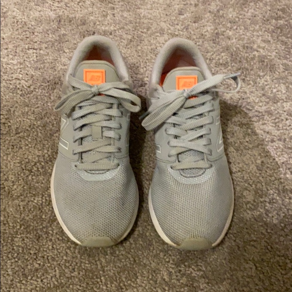 Women’s tennis shoes